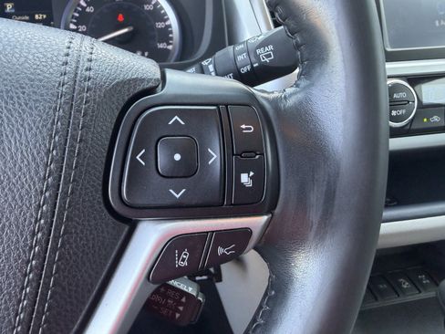 Used 2017 Toyota Highlander XLE AWD/4WD image 17