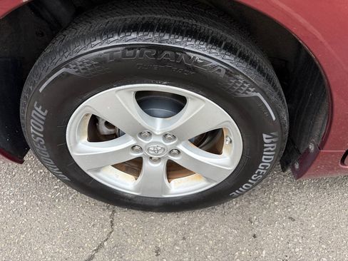 Used 2014 Toyota Sienna L FWD image 17