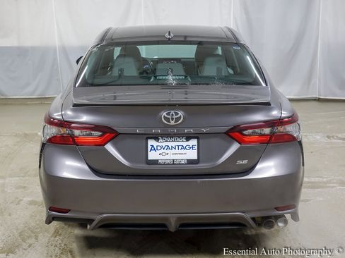 Used 2024 Toyota Camry SE image 6