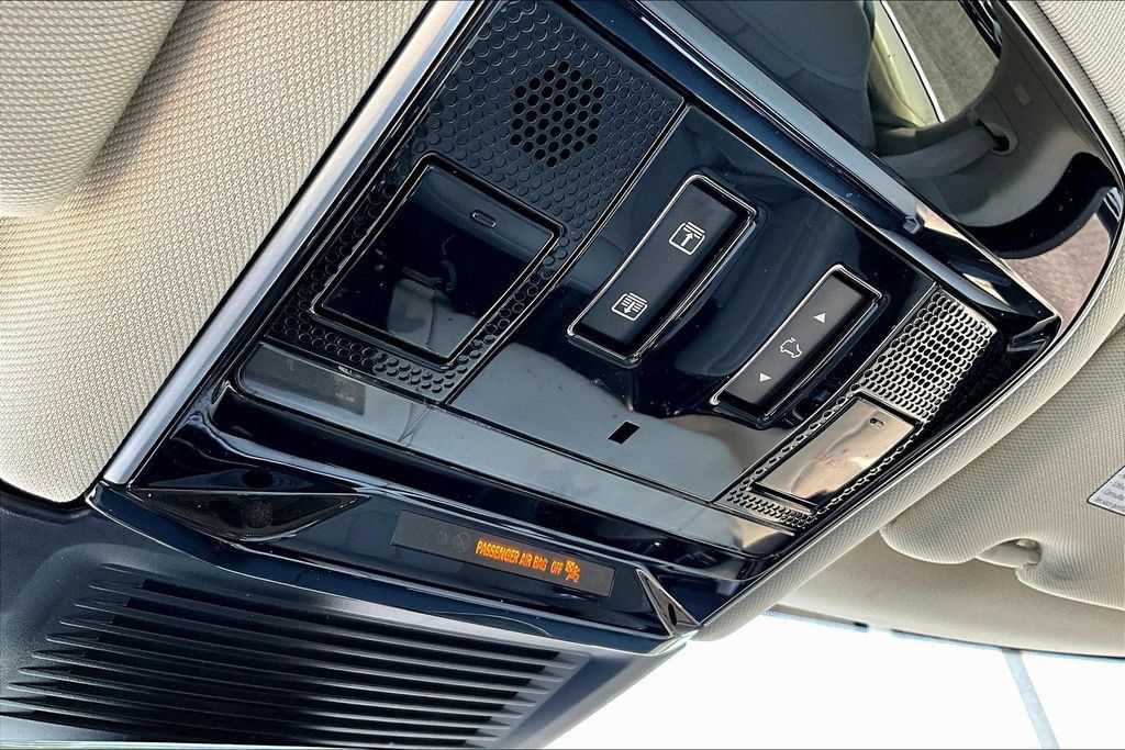 Used 2023 Land Rover Range Rover SE AWD/4WD image 15