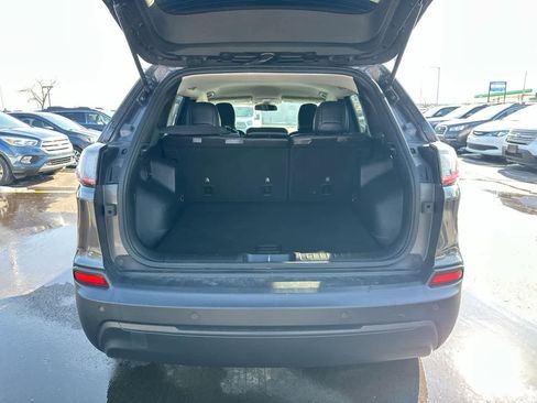 Used 2019 Jeep Cherokee Latitude Plus w/ Cold Weather Group image 34