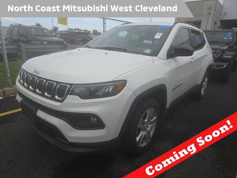 Used 2022 Jeep Compass Latitude w/ Sun and Sound Group AWD/4WD image 1