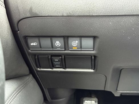 Used 2024 Nissan Armada SL w/ Captain's Chairs Package AWD/4WD image 19