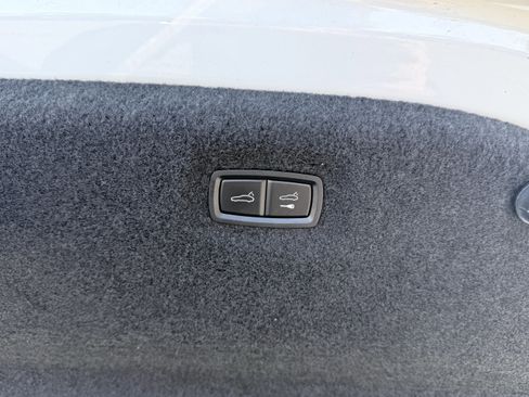 Used 2022 Porsche Taycan image 20