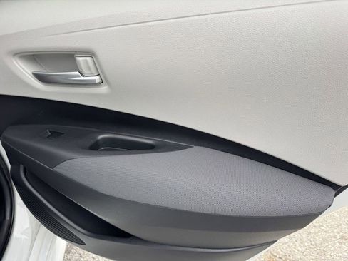 Used 2020 Toyota Corolla LE w/ Carpet Mat Package (TMS) FWD image 10