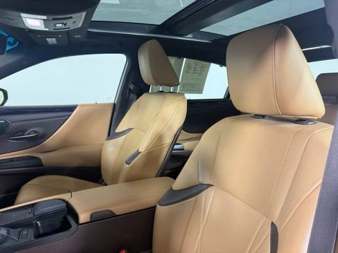 Used 2021 Lexus ES 350 Ultra Luxury w/ Accessory Package FWD image 4