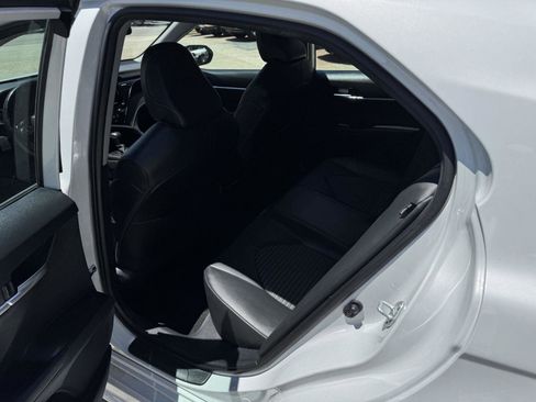 Used 2023 Toyota Camry SE FWD image 6
