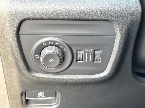 New 2026 Jeep Grand Cherokee Limited w/ Luxury Tech Group II AWD/4WD image 39