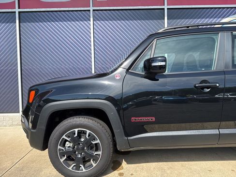 Used 2023 Jeep Renegade Trailhawk image 13