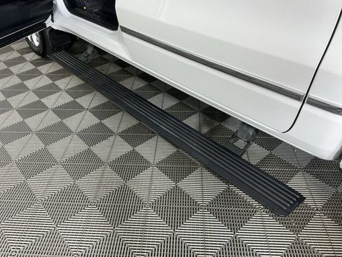 Used 2022 RAM 1500 Limited AWD/4WD image 13