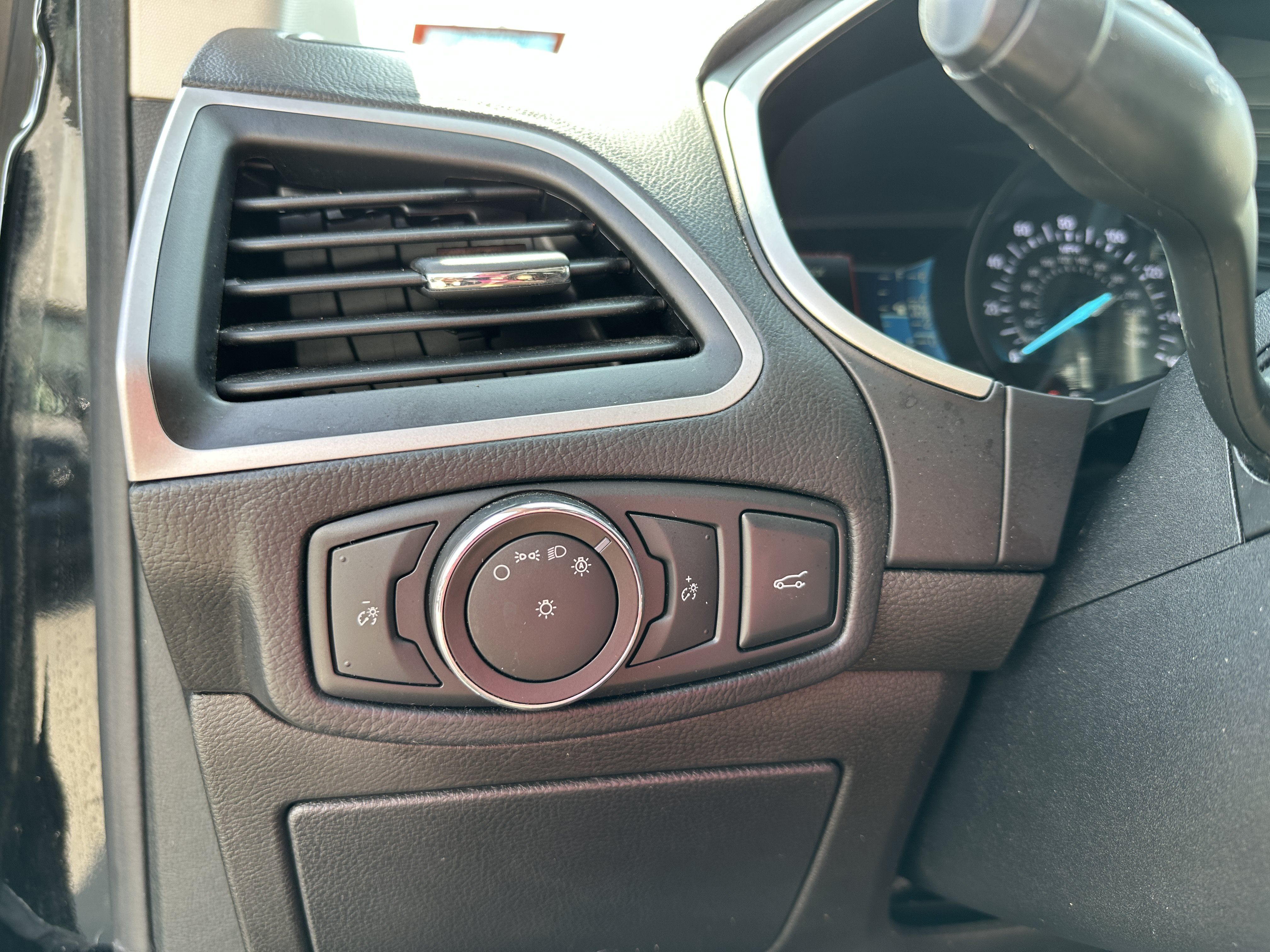 Used 2018 Ford Edge SEL w/ Equipment Group 201A AWD/4WD image 24