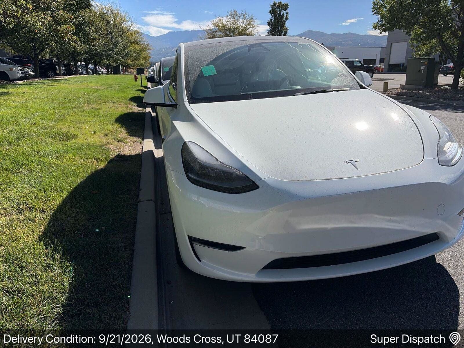 Used 2024 Tesla Model Y Long Range AWD/4WD image 2