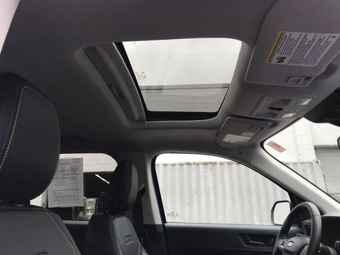 Certified 2025 Ford Maverick Lobo AWD/4WD image 18