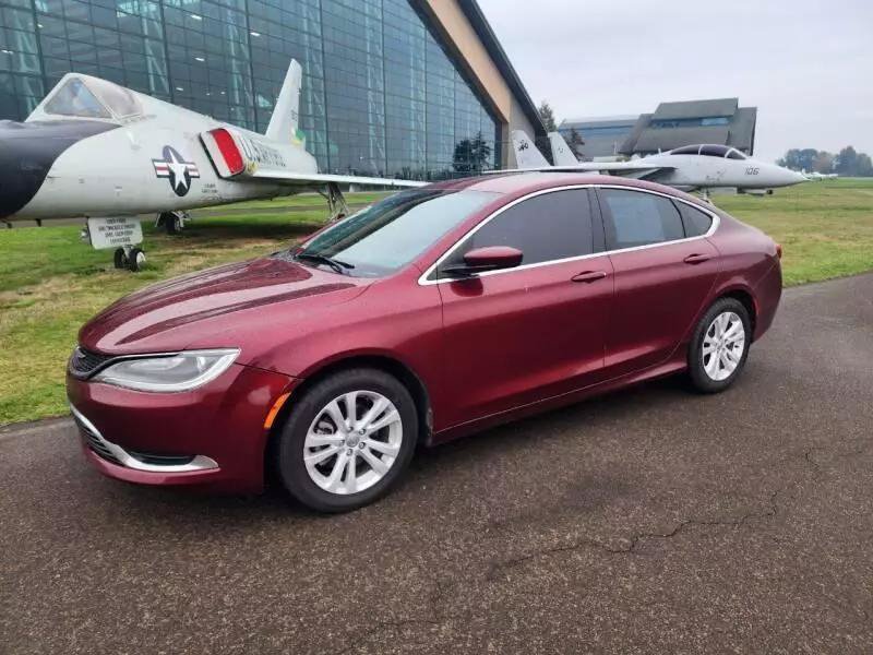 Used 2015 Chrysler 200 Limited w/ Convenience Group FWD image 1