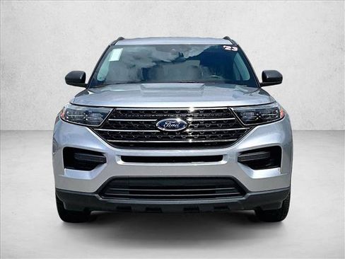 Used 2023 Ford Explorer XLT RWD image 3