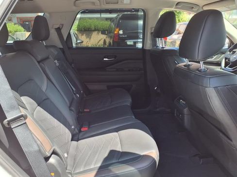 Certified 2025 Nissan Pathfinder Platinum w/ Cargo Package FWD image 24
