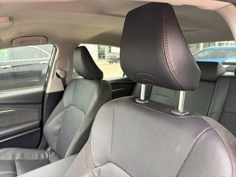 Used 2025 Toyota Camry XLE image 9