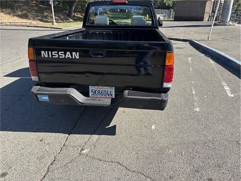 Used 1995 Nissan Pickup 2WD Regular Cab image 6