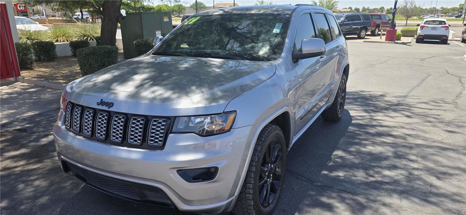 Used 2019 Jeep Grand Cherokee Altitude AWD/4WD image 1
