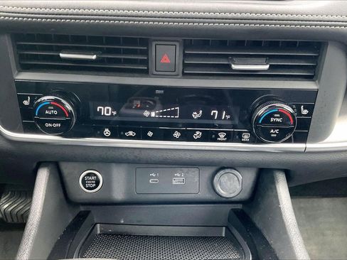 Used 2023 Nissan Rogue SV w/ SV Premium B Package image 19