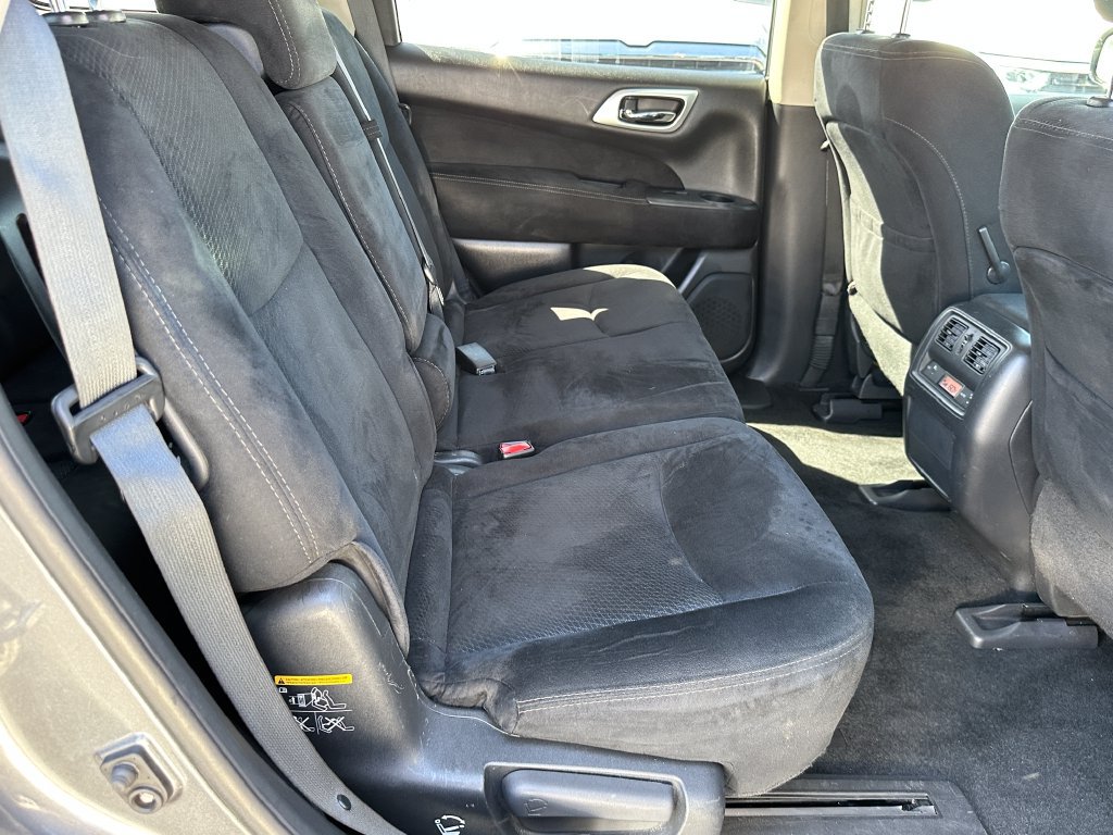 Used 2016 Nissan Pathfinder SV FWD image 16