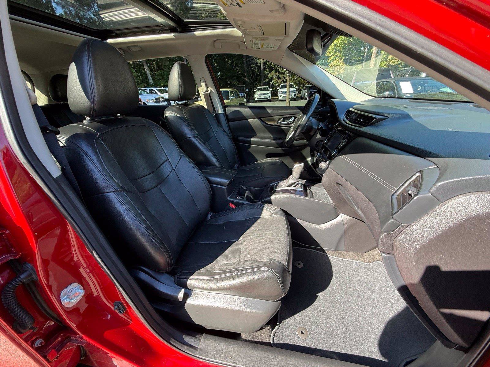 Used 2017 Nissan Rogue SL w/ SL Premium Package FWD image 23