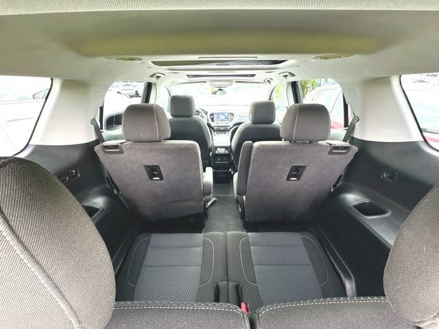 Used 2021 GMC Acadia SLE w/ Driver Convenience Package FWD image 21