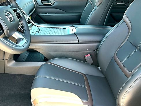 New 2026 Nissan Armada SL w/ Captain's Chari Seat Package AWD/4WD image 10