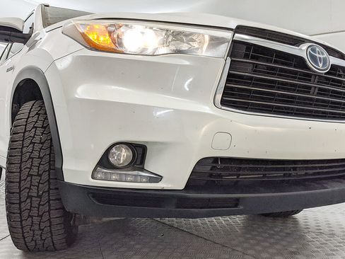 Used 2015 Toyota Highlander Limited w/ Driver Technology Package AWD/4WD image 25