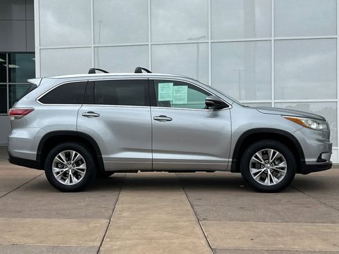 Used 2015 Toyota Highlander XLE FWD image 3