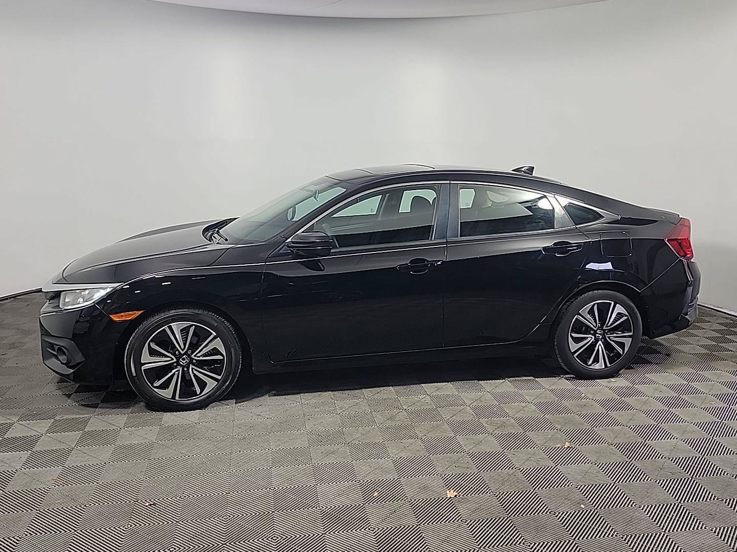 Used 2016 Honda Civic EX-T image 10