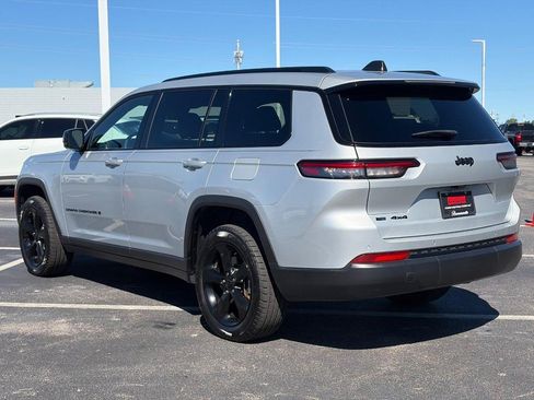Used 2023 Jeep Grand Cherokee L Laredo AWD/4WD image 8