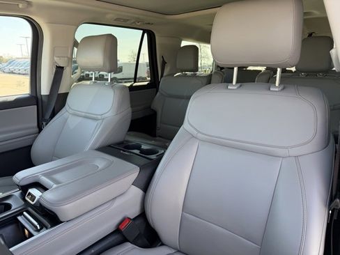 Certified 2025 Ford Expedition Active image 12