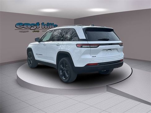 Certified 2023 Jeep Grand Cherokee Altitude image 5