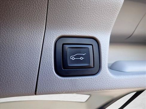 Used 2019 GMC Acadia SLT FWD image 9