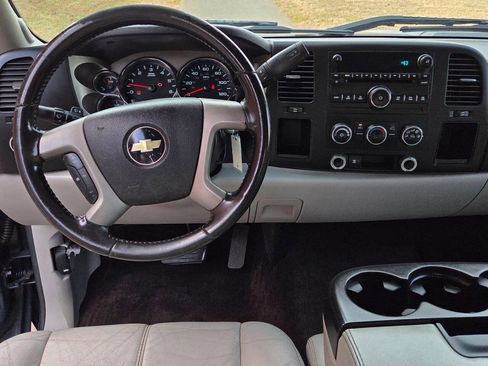 Used 2010 Chevrolet Silverado 1500 LT w/ Regional Value Package image 15