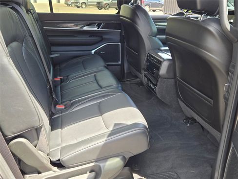 Used 2022 Jeep Wagoneer Series II AWD/4WD image 8