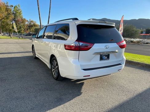 Used 2020 Toyota Sienna Limited image 7