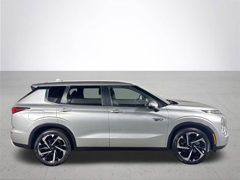 Used 2024 Mitsubishi Outlander SE image 5