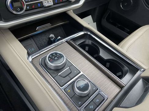 Used 2023 Ford Expedition Limited image 27