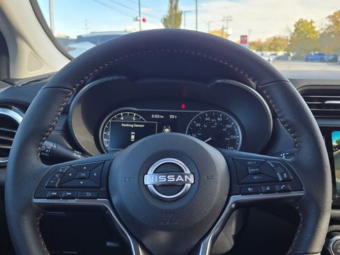 Used 2025 Nissan Versa SR w/ Trunk Package image 32