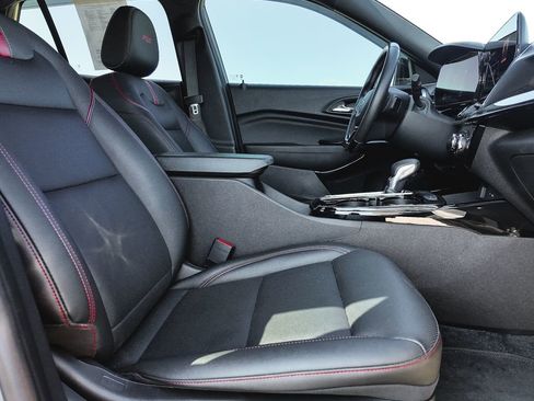 Used 2024 Chevrolet Trax RS w/ Driver Confidence Package image 26