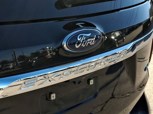 Used 2018 Ford Explorer XLT w/ Equipment Group 202A image 30