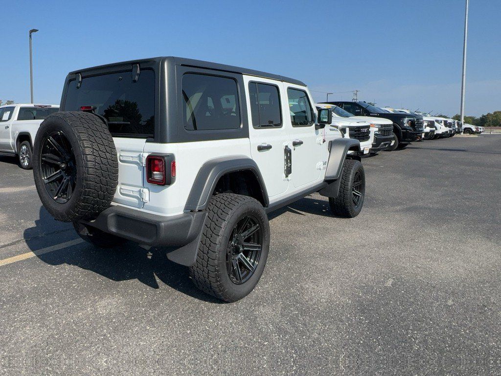 Used 2018 Jeep Wrangler Unlimited Sport S AWD/4WD image 3