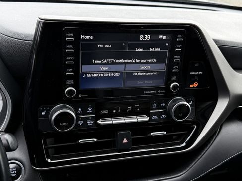 Certified 2020 Toyota Highlander XLE image 22