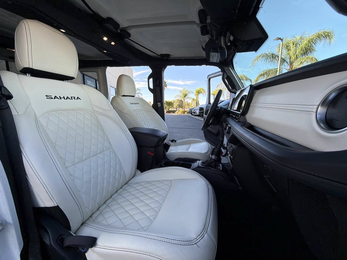 Used 2024 Jeep Wrangler Unlimited Sahara w/ Technology Group AWD/4WD image 21