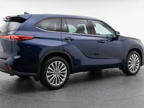 Used 2025 Toyota Highlander XSE image 9