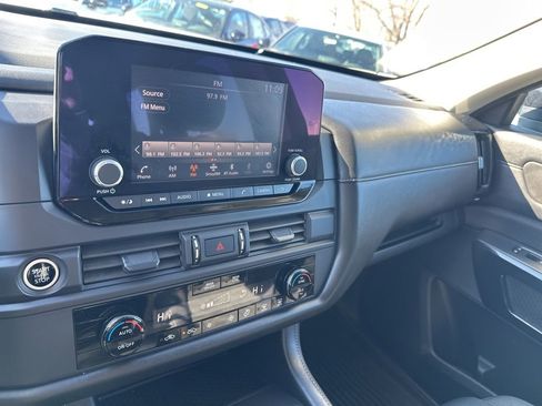 Used 2024 Nissan Pathfinder S image 20