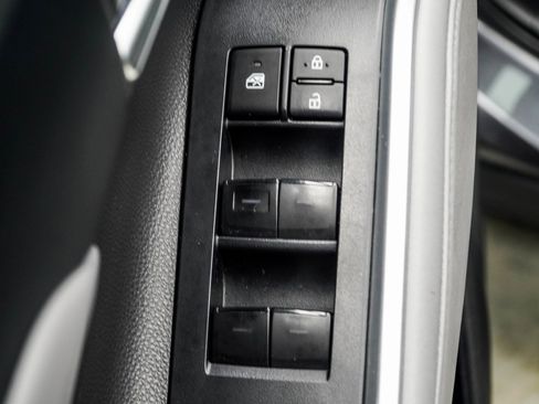 Used 2022 Toyota Highlander XLE image 34