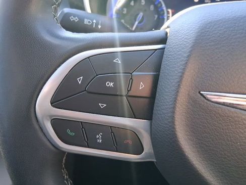 Used 2023 Chrysler Pacifica Limited FWD image 20